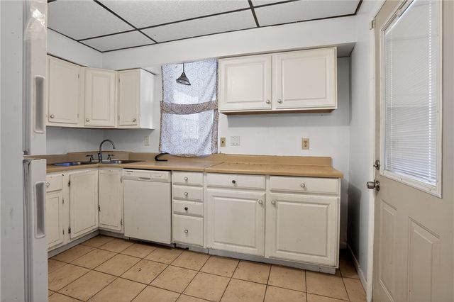 1212 Woodward Ave, Mckees Rocks, PA 15136