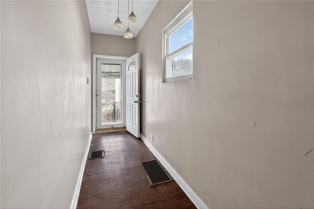 1212 Woodward Ave, Mckees Rocks, PA 15136