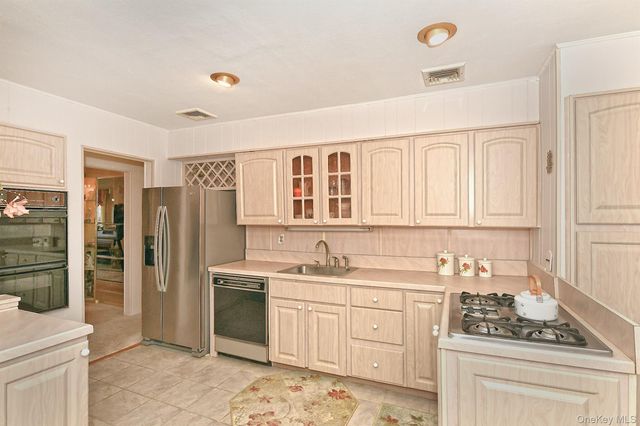 22 Pioneer Boulevard, South Huntington, NY 11746