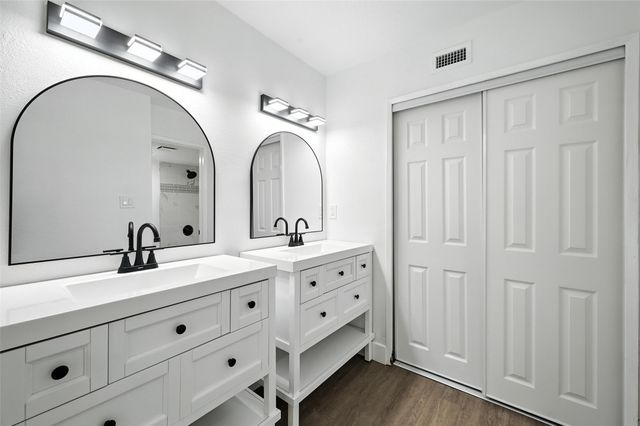 6082 Dooley Drive, The Colony, TX 75056