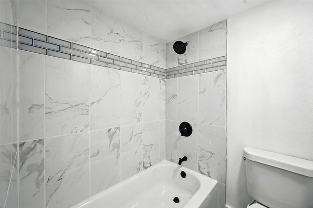 6082 Dooley Drive, The Colony, TX 75056