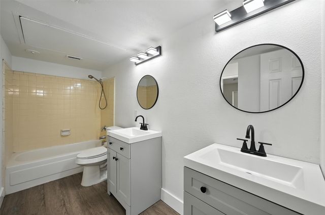 6082 Dooley Drive, The Colony, TX 75056