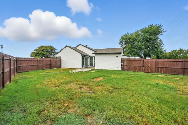 6082 Dooley Drive, The Colony, TX 75056