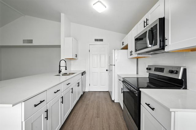 6082 Dooley Drive, The Colony, TX 75056