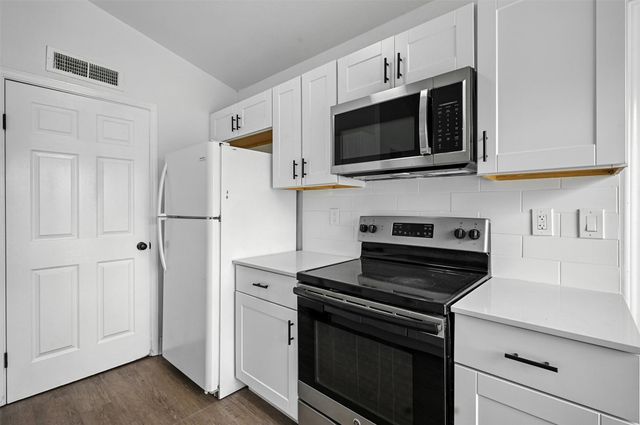 6082 Dooley Drive, The Colony, TX 75056