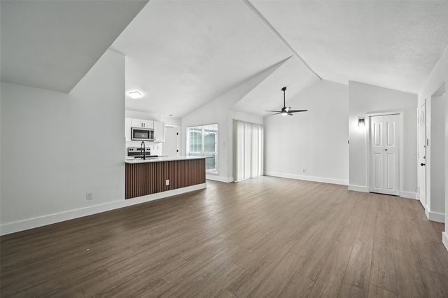 6082 Dooley Drive, The Colony, TX 75056