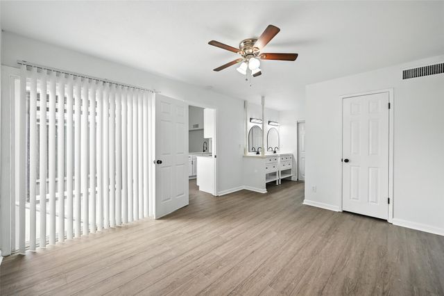 6082 Dooley Drive, The Colony, TX 75056