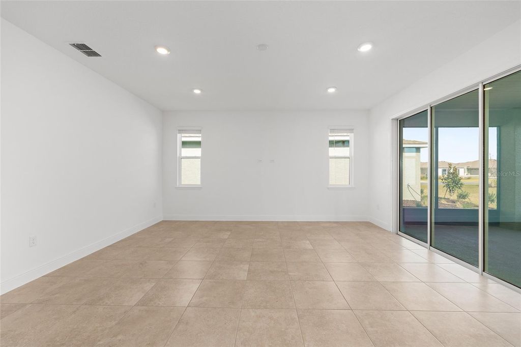 Image 11 of property listing at 8425 SW 101ST AVENUE, Ocala, FL 34481