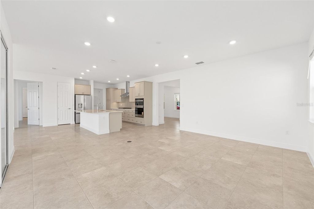 Image 12 of property listing at 8425 SW 101ST AVENUE, Ocala, FL 34481