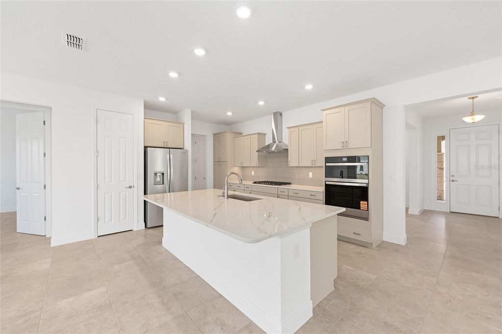 Image 17 of property listing at 8425 SW 101ST AVENUE, Ocala, FL 34481