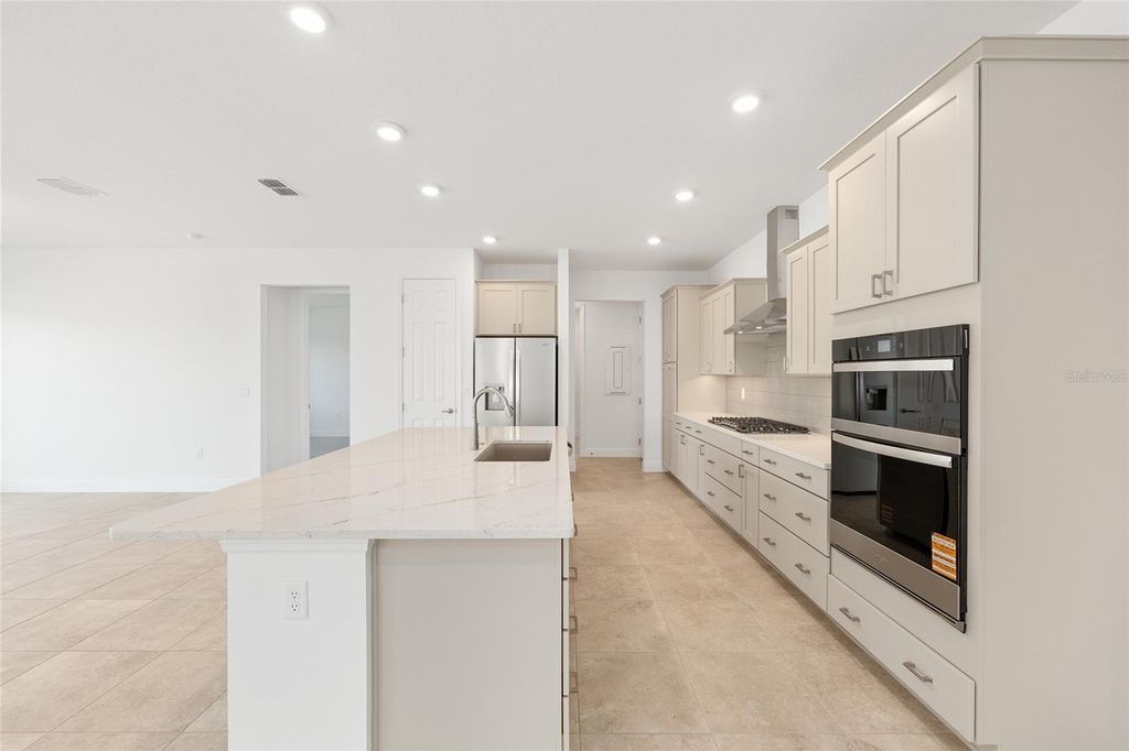 Image 18 of property listing at 8425 SW 101ST AVENUE, Ocala, FL 34481