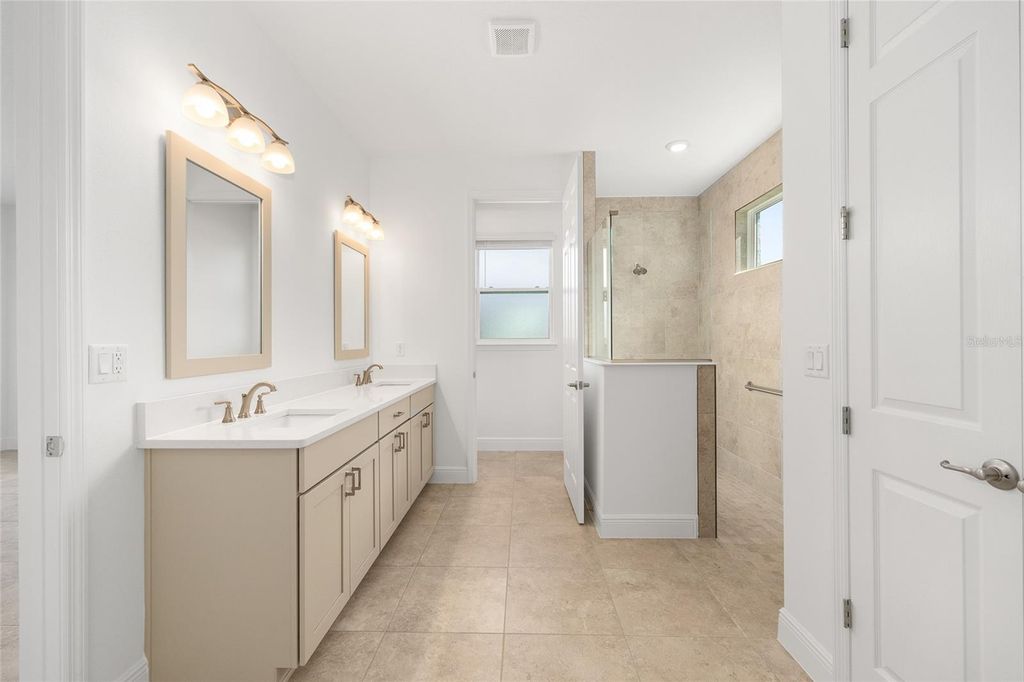 Image 24 of property listing at 8425 SW 101ST AVENUE, Ocala, FL 34481