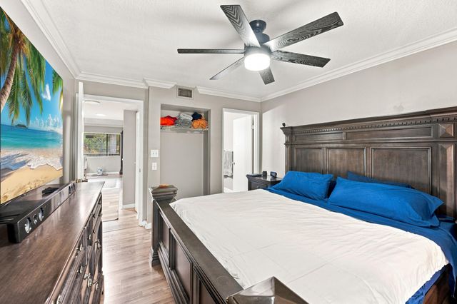 711 FOREST CLUB Drive 119, Wellington, FL 33414