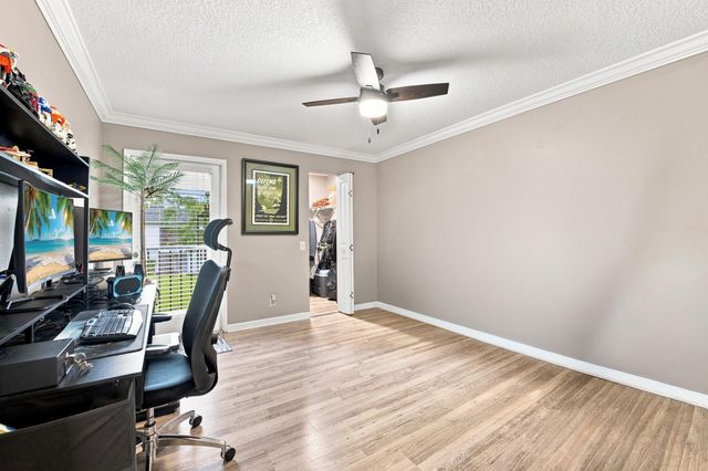 711 FOREST CLUB Drive 119, Wellington, FL 33414