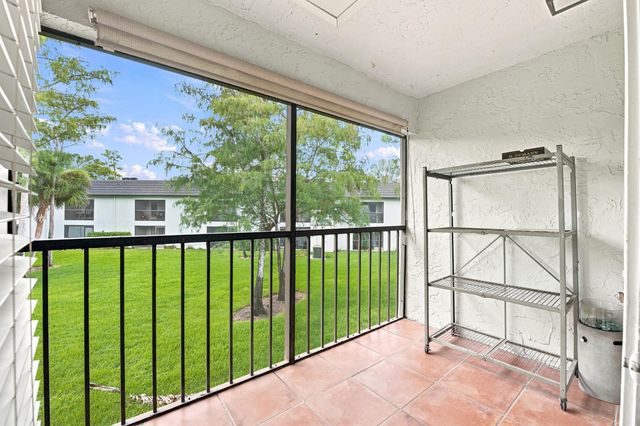 711 FOREST CLUB Drive 119, Wellington, FL 33414