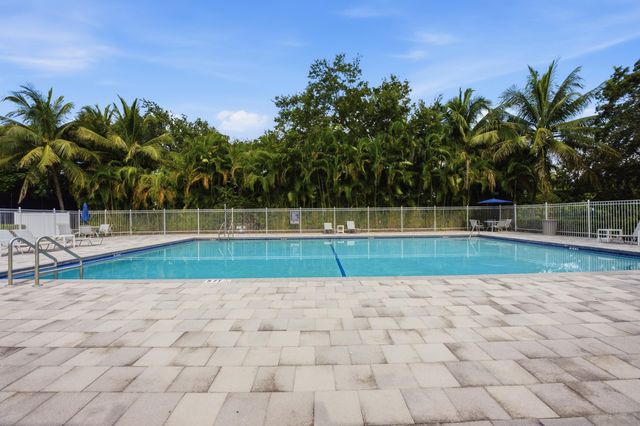 711 FOREST CLUB Drive 119, Wellington, FL 33414