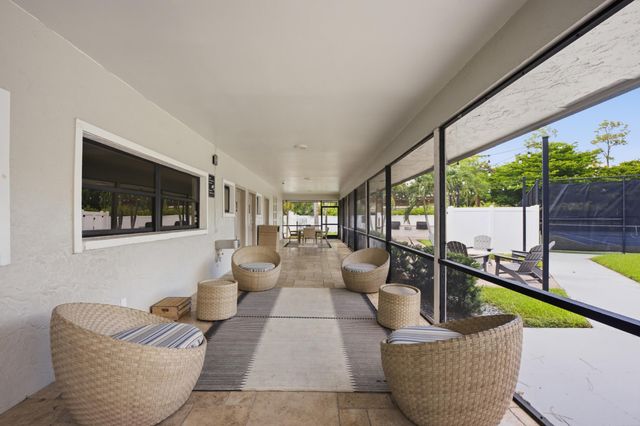 711 FOREST CLUB Drive 119, Wellington, FL 33414