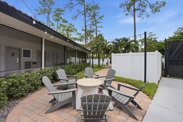711 FOREST CLUB Drive 119, Wellington, FL 33414