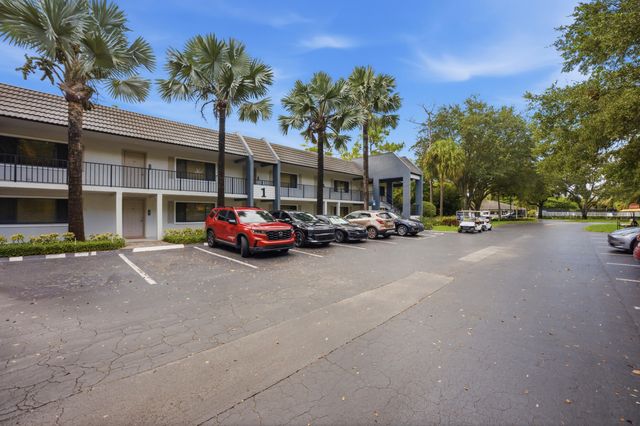 711 FOREST CLUB Drive 119, Wellington, FL 33414