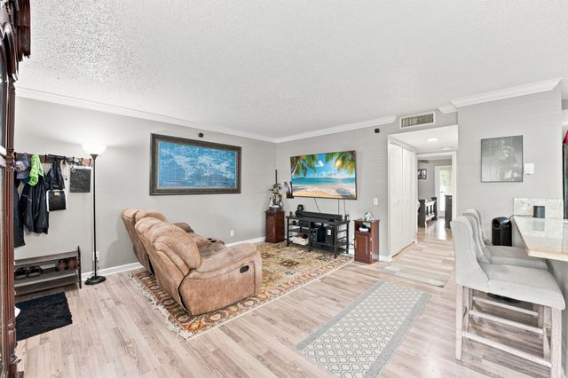 711 FOREST CLUB Drive 119, Wellington, FL 33414