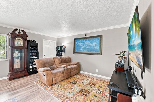 711 FOREST CLUB Drive 119, Wellington, FL 33414