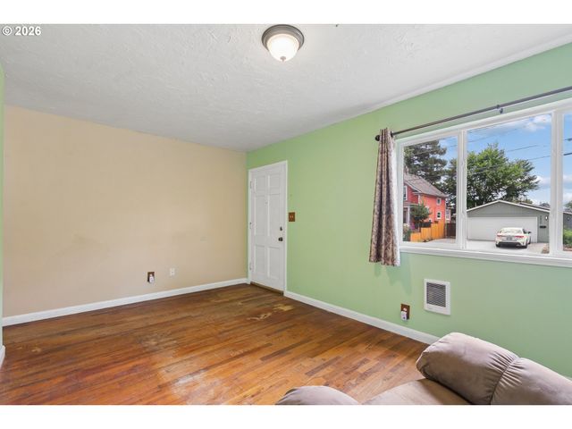 5817 Se FRANCIS St, Portland, OR 97206
