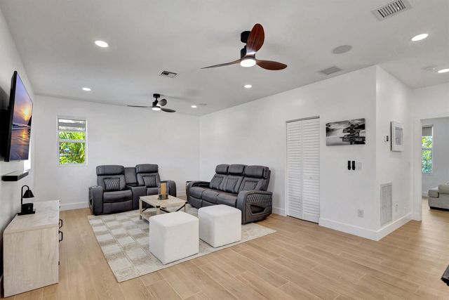 12952 Drayton Road SE, North Palm Beach, FL 33408