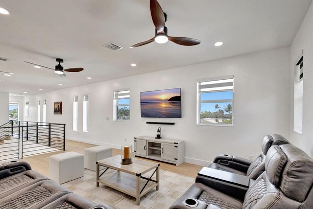 12952 Drayton Road SE, North Palm Beach, FL 33408