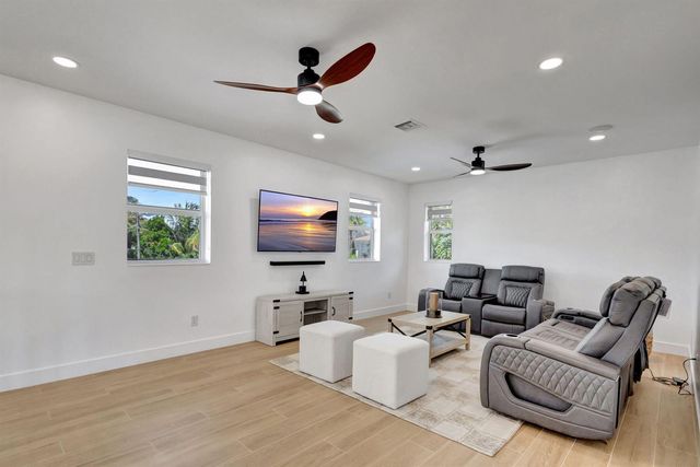 12952 Drayton Road SE, North Palm Beach, FL 33408