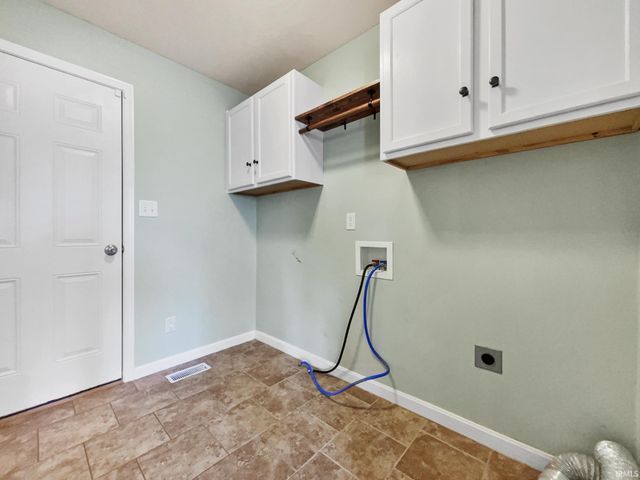 12421 Cold Water Drive, Evansville, IN 47725