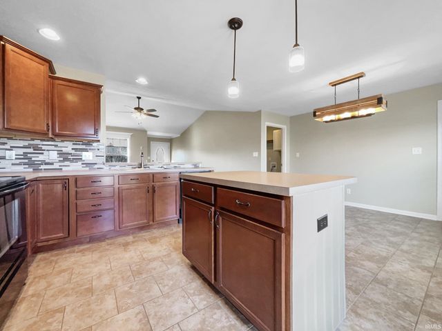 12421 Cold Water Drive, Evansville, IN 47725