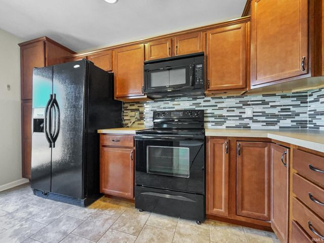 12421 Cold Water Drive, Evansville, IN 47725