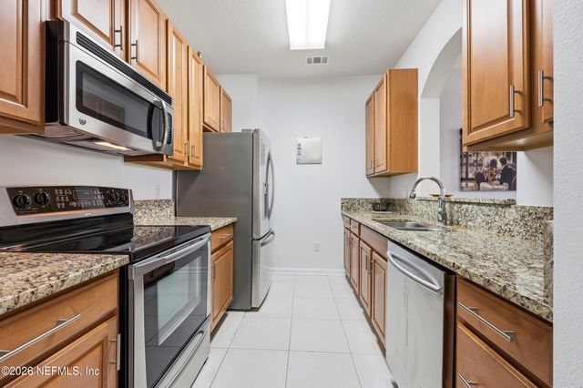 7801 POINT MEADOWS Drive 2303, Jacksonville, FL 32256