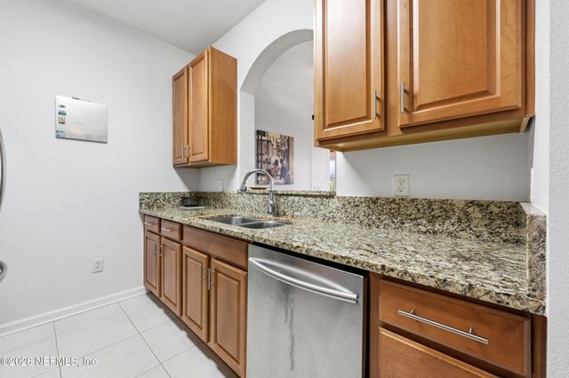 7801 POINT MEADOWS Drive 2303, Jacksonville, FL 32256