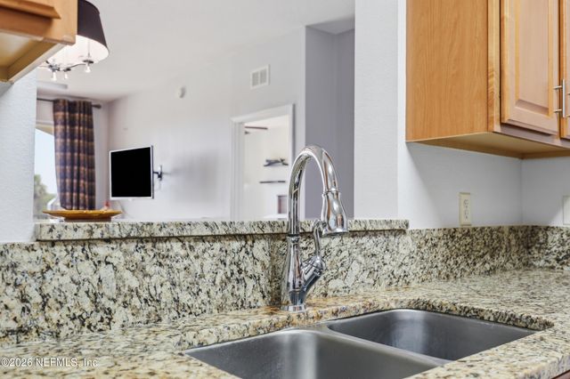 7801 POINT MEADOWS Drive 2303, Jacksonville, FL 32256