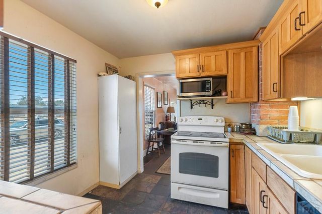 1020 W Arroyo Ave, Pueblo, CO 81004