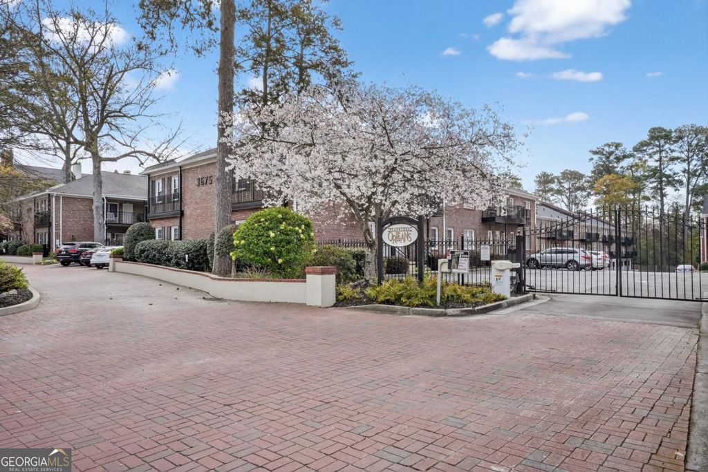 3675 Peachtree Road NE 19, Atlanta, GA 30319
