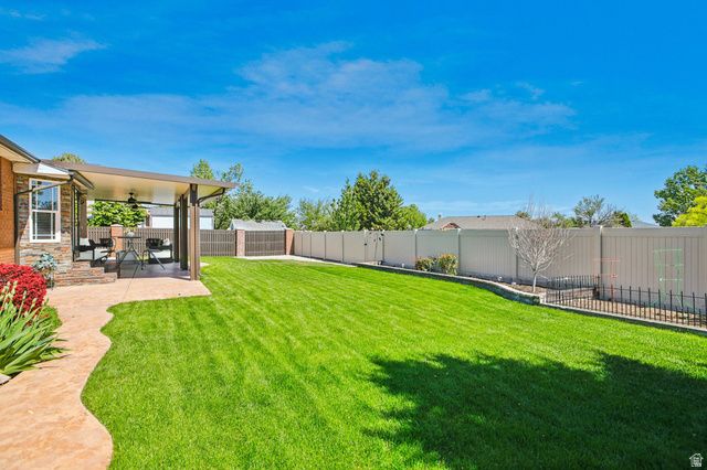 10027 S BIRNAM WOODS WAY, South Jordan, UT 84009