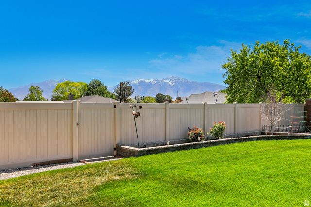 10027 S BIRNAM WOODS WAY, South Jordan, UT 84009