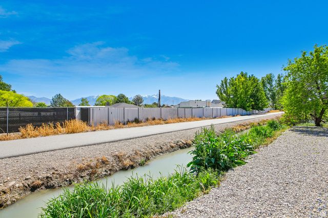 10027 S BIRNAM WOODS WAY, South Jordan, UT 84009