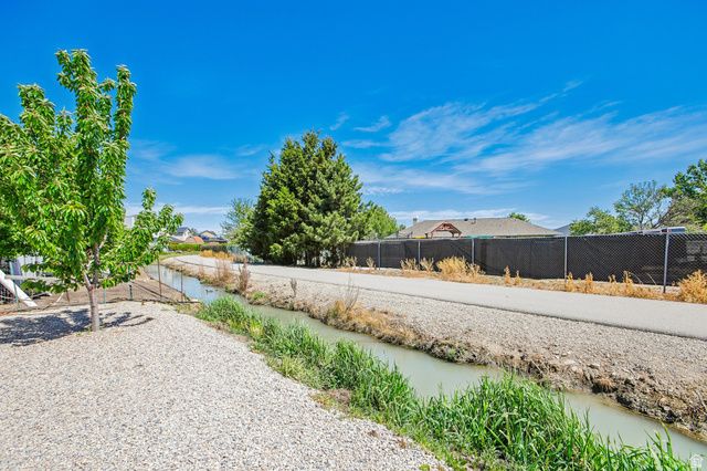 10027 S BIRNAM WOODS WAY, South Jordan, UT 84009
