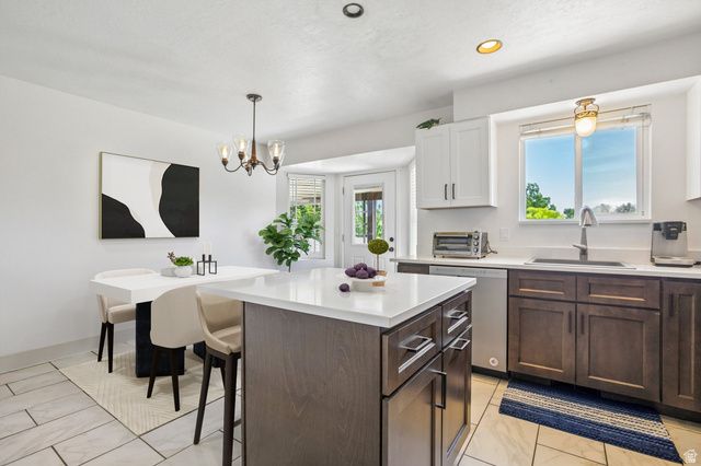 10027 S BIRNAM WOODS WAY, South Jordan, UT 84009