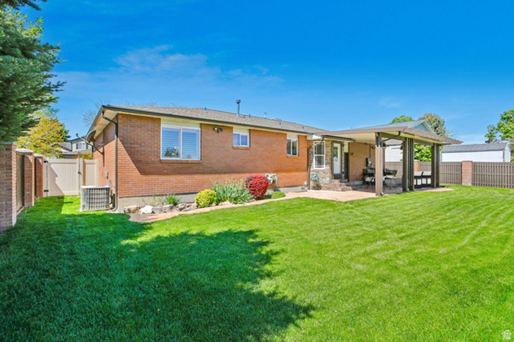 Image 19 of property listing at 10027 S BIRNAM WOODS WAY, South Jordan, UT 84009