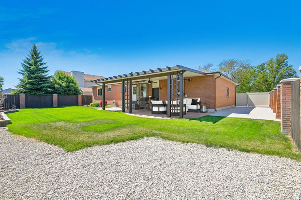 Image 20 of property listing at 10027 S BIRNAM WOODS WAY, South Jordan, UT 84009