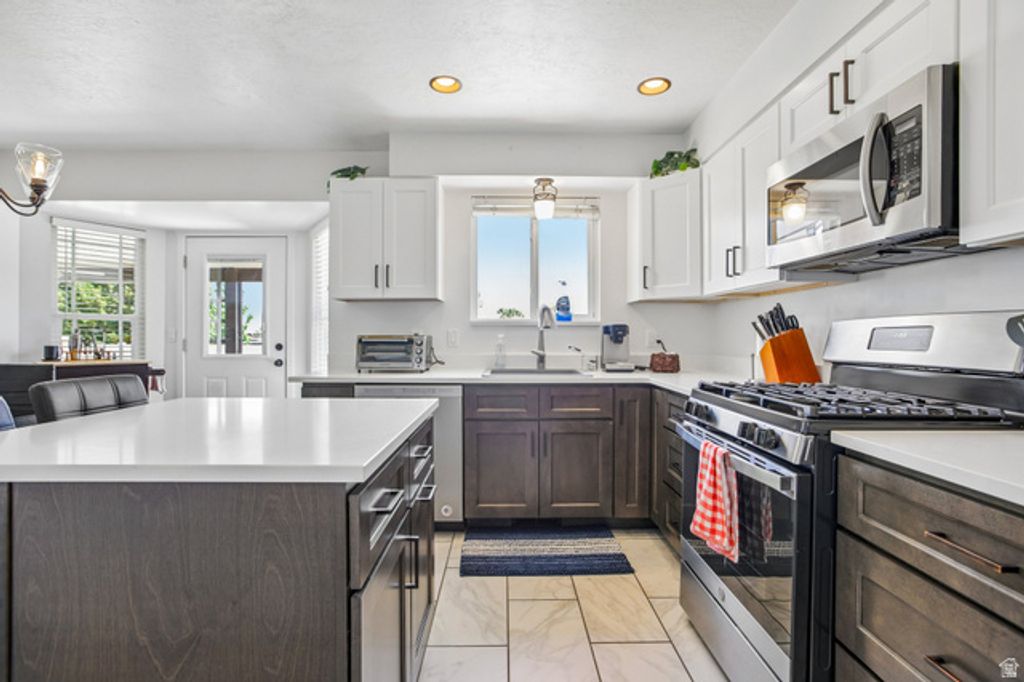 Image 5 of property listing at 10027 S BIRNAM WOODS WAY, South Jordan, UT 84009