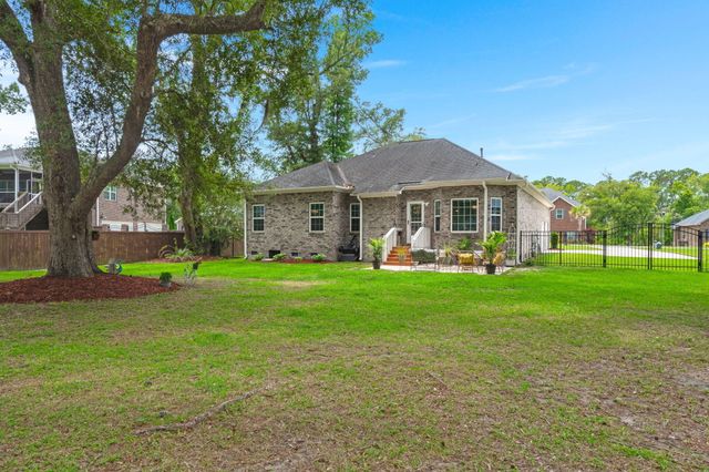 5528 Crescent View Drive, North Charleston, SC 29420