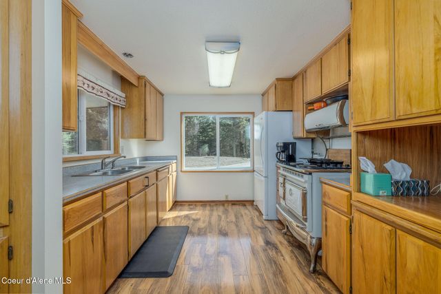 280 Al's Welding Rd, Spirit Lake, ID 83869