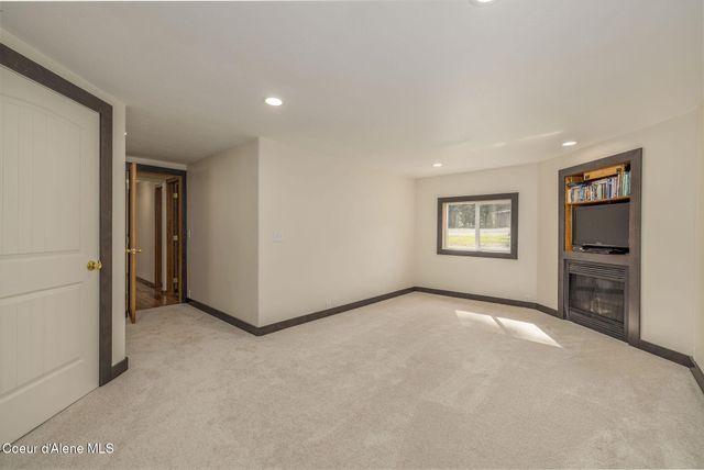 280 Al's Welding Rd, Spirit Lake, ID 83869