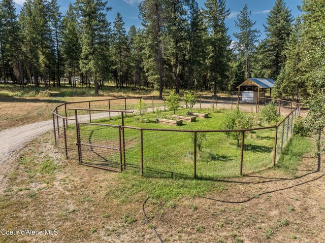280 Al's Welding Rd, Spirit Lake, ID 83869