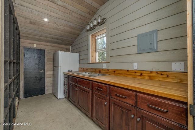 280 Al's Welding Rd, Spirit Lake, ID 83869